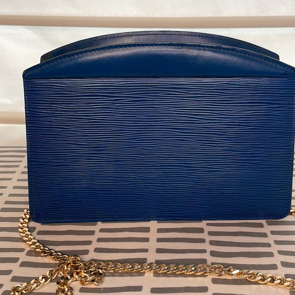 Louis Vuitton Blue Epi Leather bag with insert and crossbody chain hand painted - Picture 5 of 11